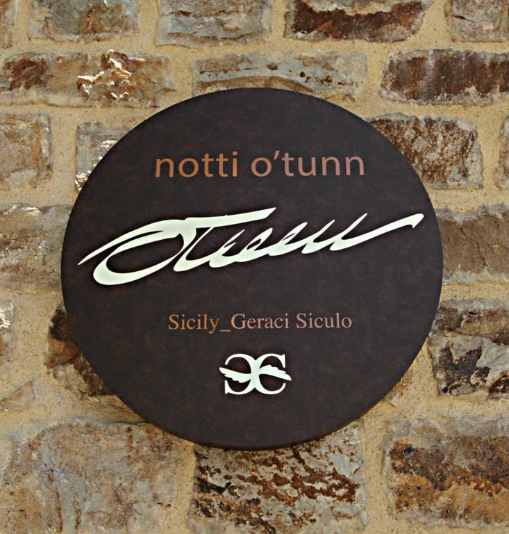 Notti O' Tunn Luxury Rooms In Centro Geraci Siculo Buitenkant foto