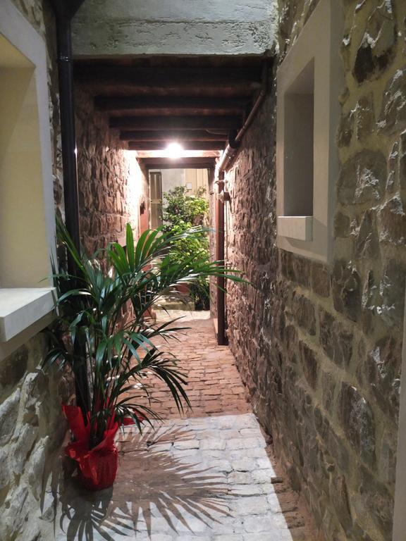 Notti O' Tunn Luxury Rooms In Centro Geraci Siculo Buitenkant foto